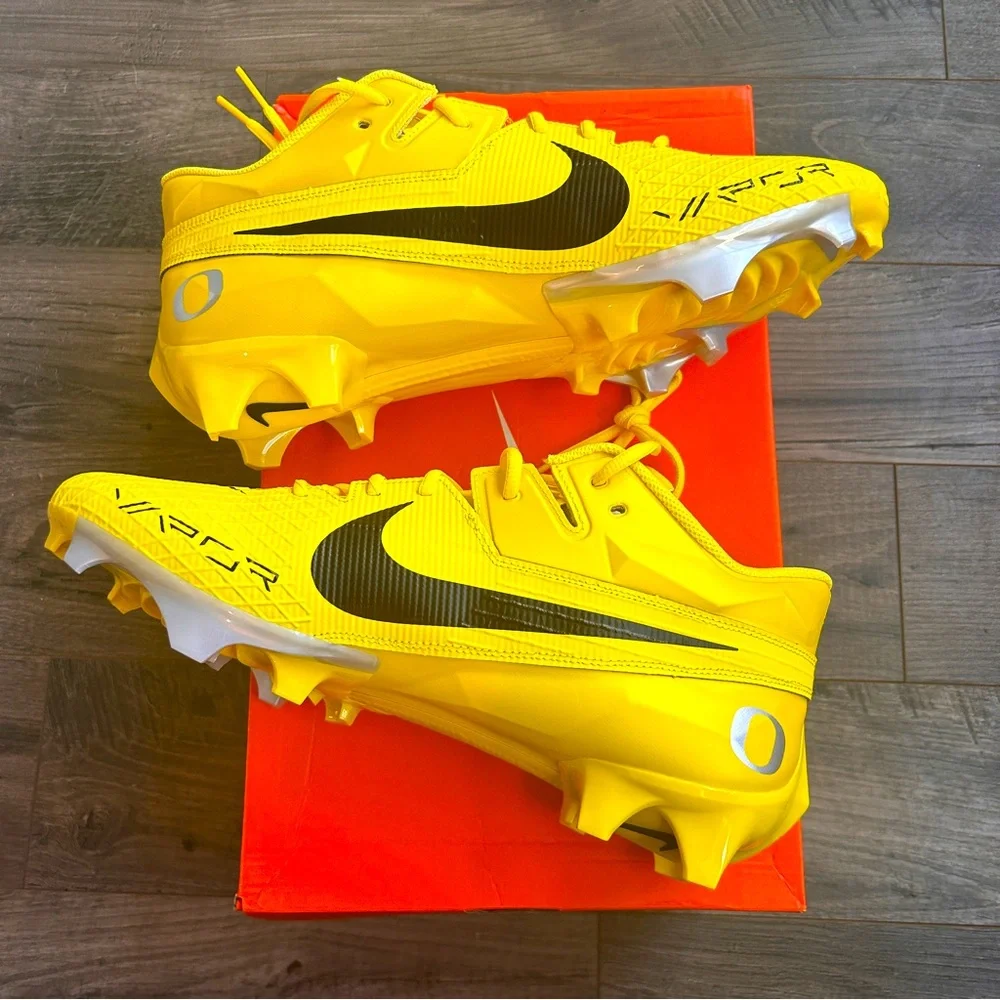 Nike Oregon Ducks PE Football Cleats Men’s 13.5 NEW